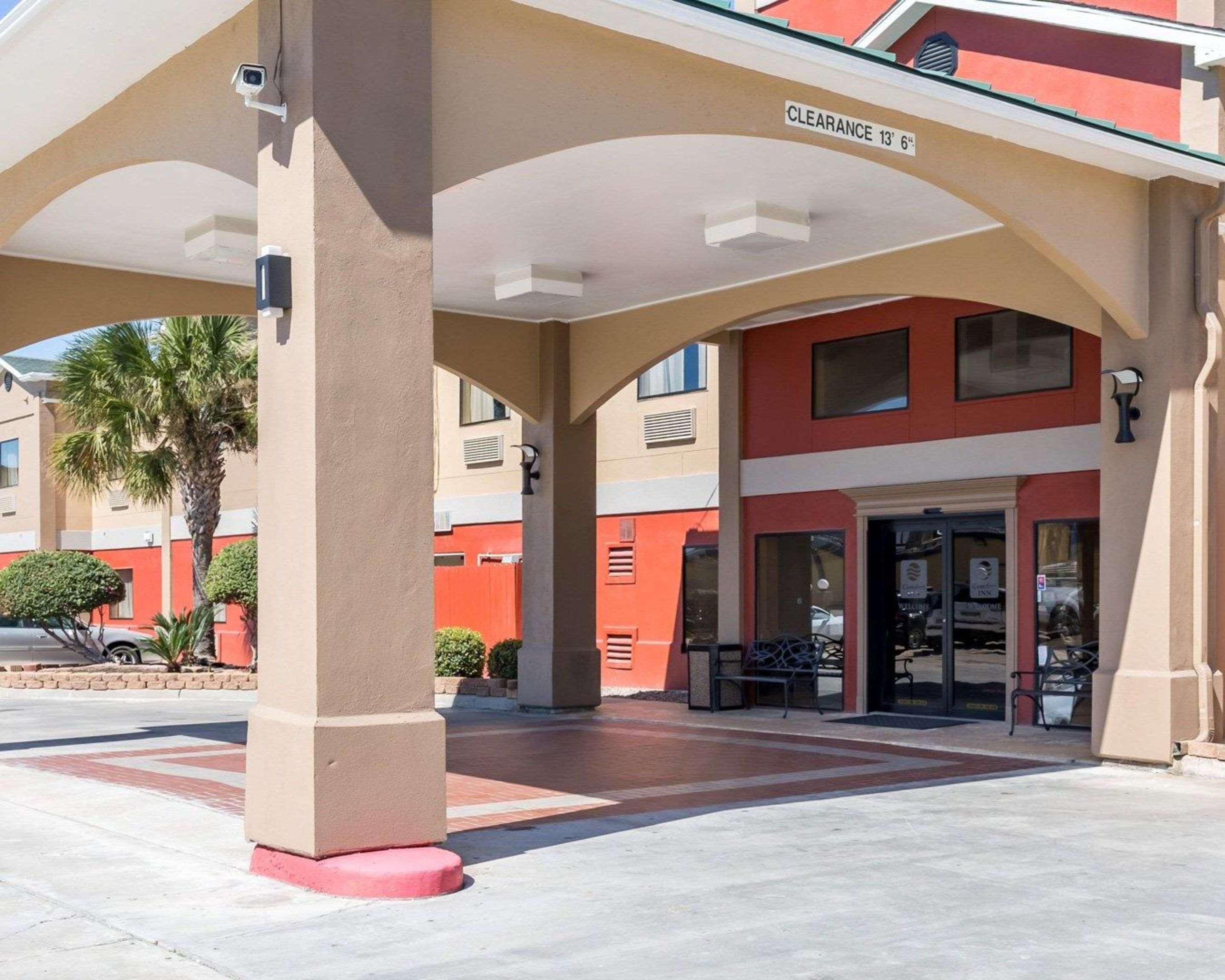 Econo Lodge Inn & Suites East Houston I-10 Exterior photo