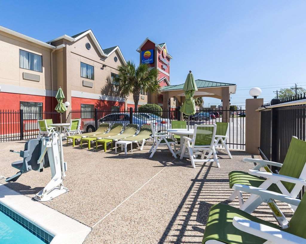 Econo Lodge Inn & Suites East Houston I-10 Facilities photo